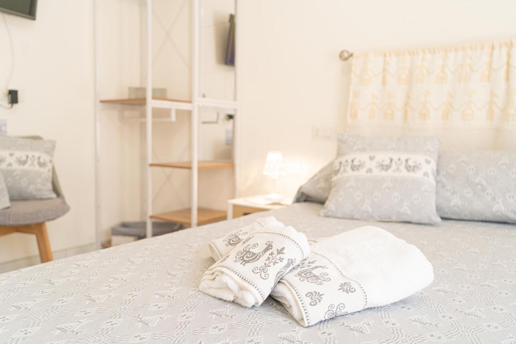 White Bike Rooms Siniscola Ngoại thất bức ảnh